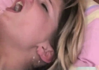 Moaning hottie gets her hole gaped